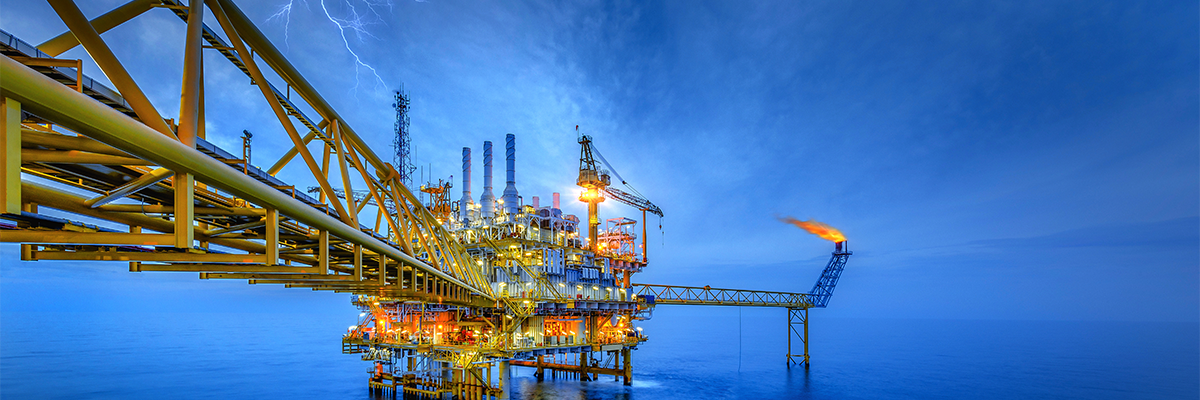 oil rig in the middle of the ocean